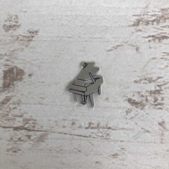 James Avery - Picture 1 of 2